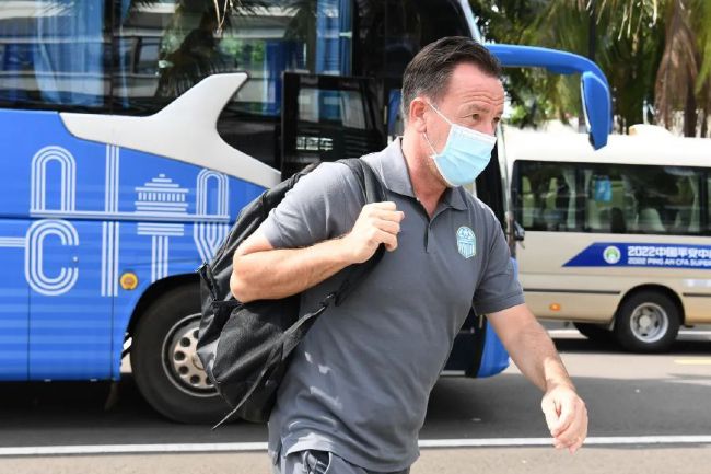 乔飞云会专门寻找大量猎物供他挑选，只要费浩洋选中其中的任何一个，他都能立刻把人弄到手。